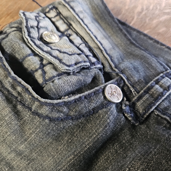 Older True Religion Men's Jeans. 40 x 34 - Picture 4 of 8